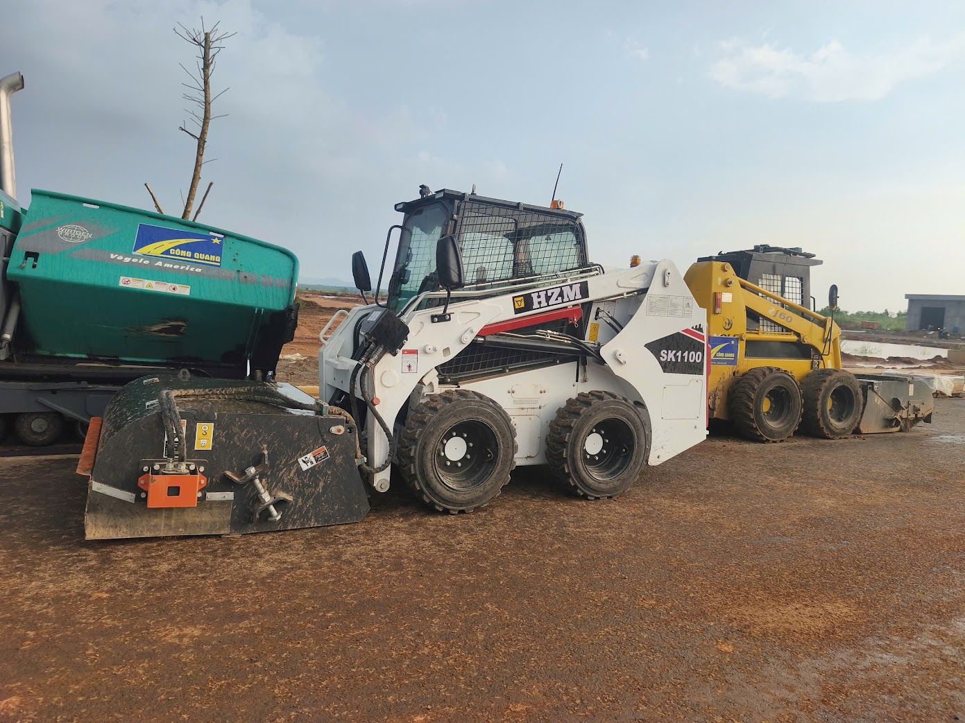 Bàn Giao HZM SK1100 – Máy Quét Bụi Đa Năng Phục Vụ Công Trường Sân Bay Long Thành