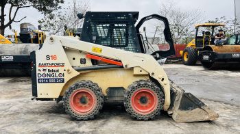 Bán xe xúc lật Bobcat S16 (2024) cũ, kèm chổi quét bụi