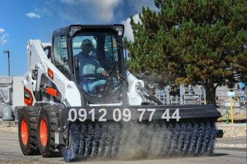 Máy xúc trượt bánh lốp Bobcat S650