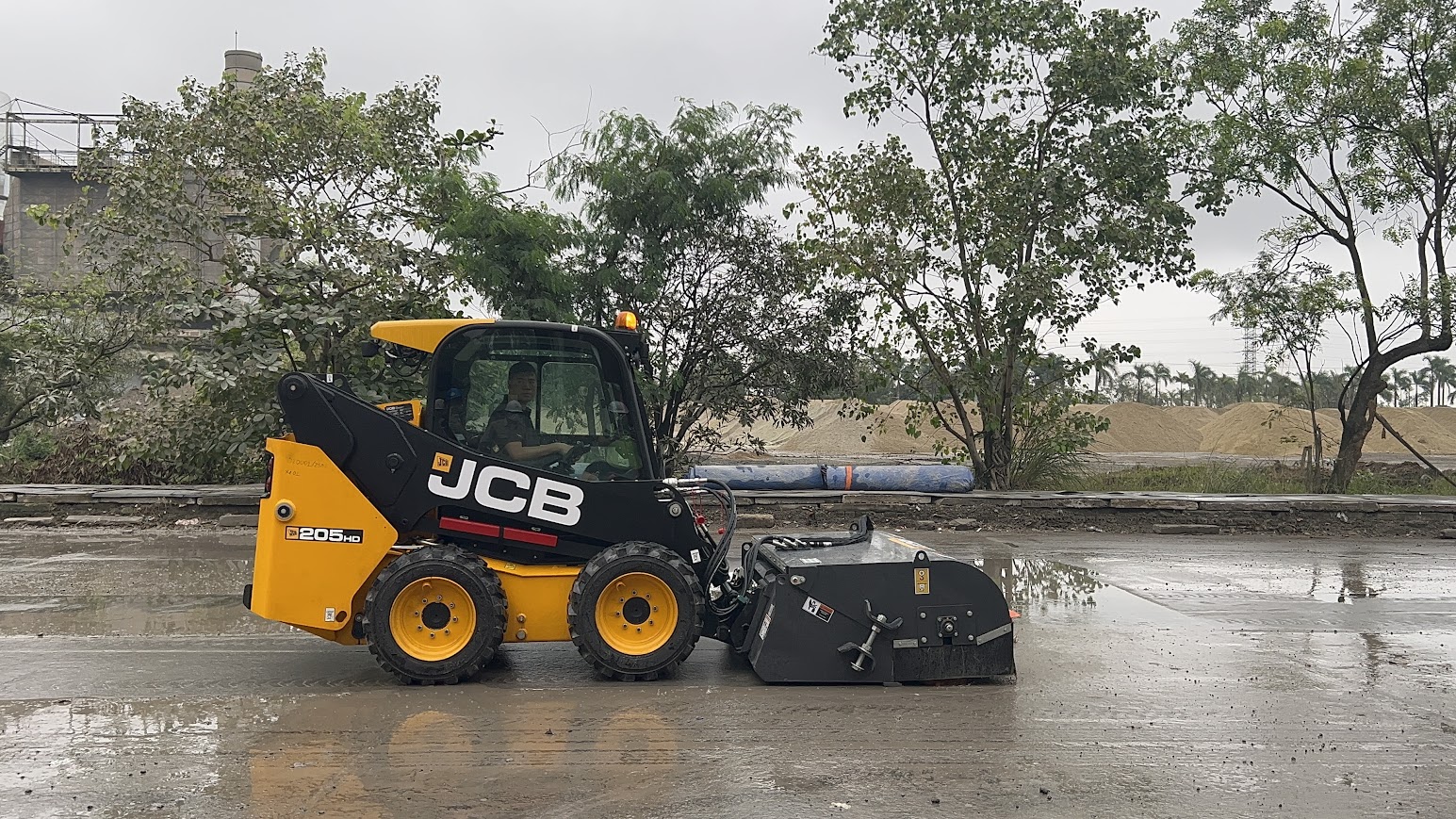 Quét bụi khi ướt